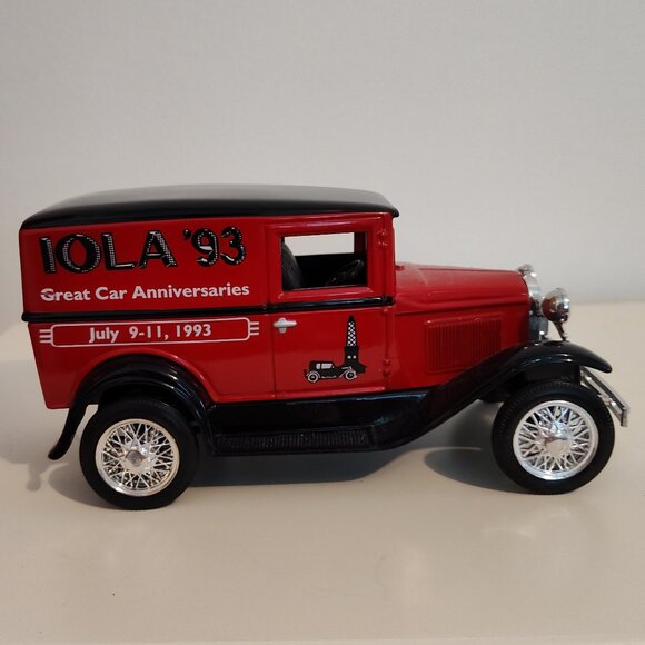 Liberty Classics Ford Model A Delivery Van locking coin bank, like new condition - Picture 3 of 11